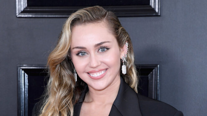 Miley Cyrus Net Worth 2022 – Controversial Singer and Actress