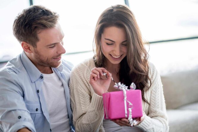 10 Amazing Gift Ideas for Your Wife‘s Birthday - 2023 Guide