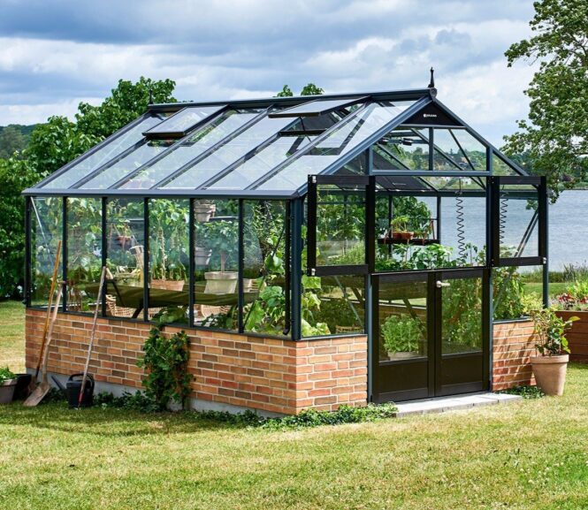 Top 6 Ways To Maintain Your Greenhouse - 2023 Guide