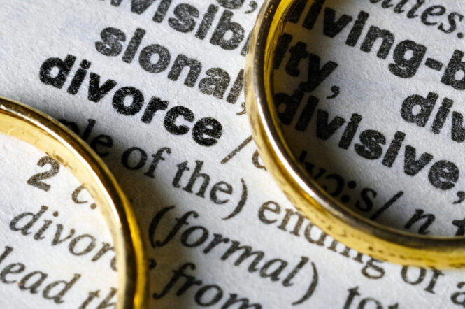 Handling Your Finances During a Divorce - 2022 Tips
