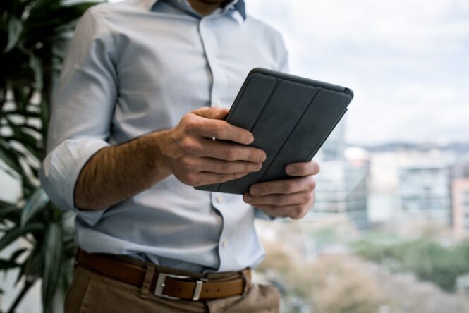 A Company's Guide to Buying Tablets to Use in the Office - 2022 Tips