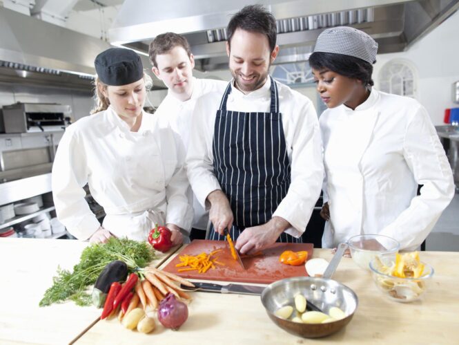 Differences Between Culinary School and Culinary Courses