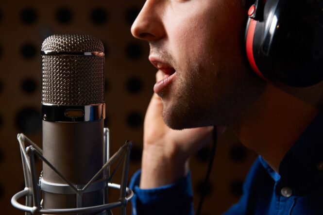 How to Do Voice Overs in 12 Easy Steps?