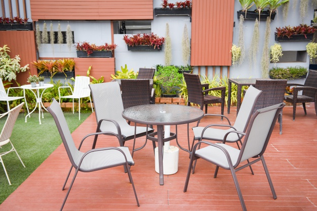 6 Things to Keep in Mind When Shopping For an Outdoor Dining Set