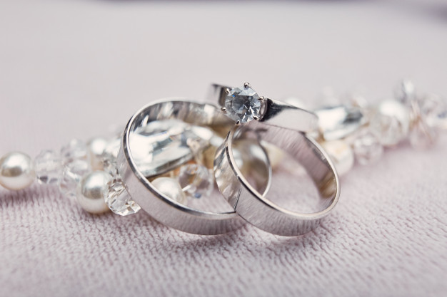 10 Tips for Designing your own Engagement Ring as a Couple