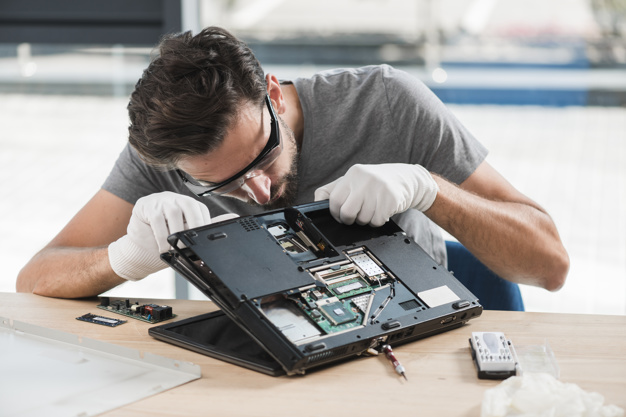 How to Choose The Right Phone or Laptop Repair Service