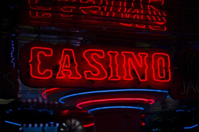 Which Casino Is Better: Online Or Offline? - 2023 Guide