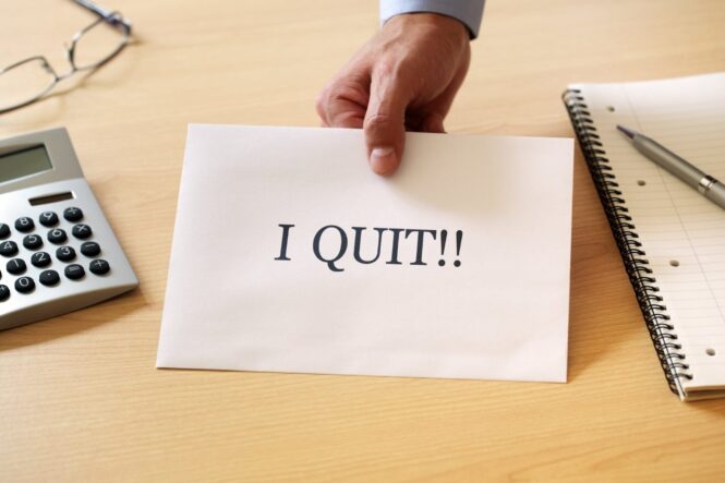 11 Reasons to Quit Your Job Immediately