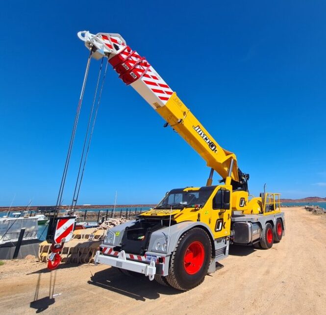 The AT40 Franna Crane Can Handle Large Lifting and Carrying Jobs Safely